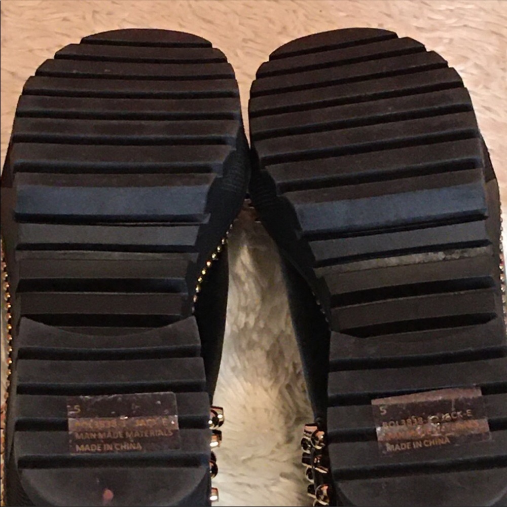 BLACK & GOLD STUDDED COMBAT BOOTS 🥾 - Picture 5 of 9